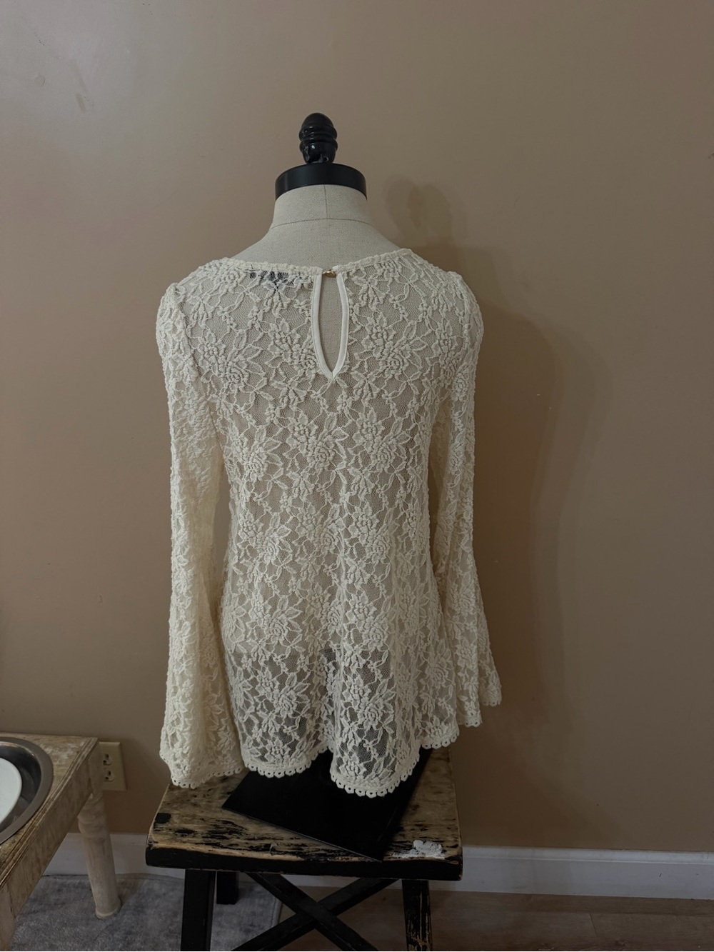 Romeo & Juliet Couture Cream Lace Bell Sleeve Top - Picture 5 of 5